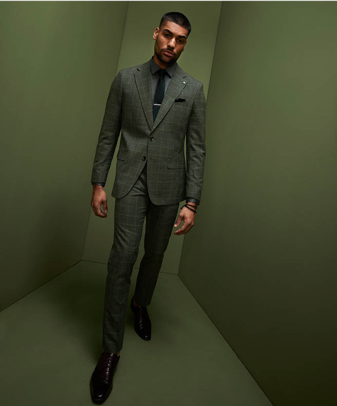 Best colour suit for wedding guest 2025